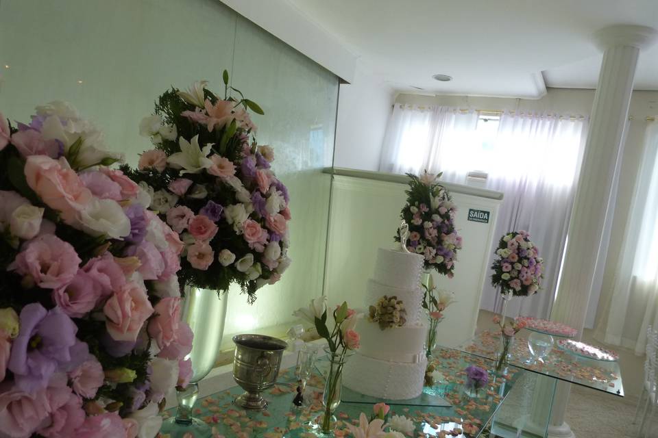 Mesa de bolo rosa lilas