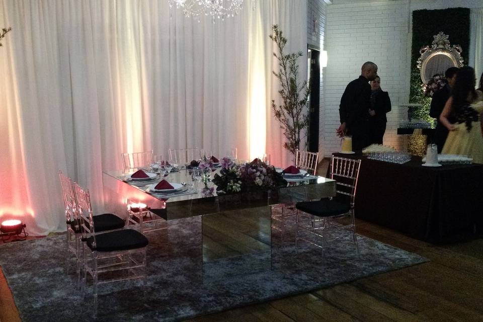 Mesa espelhada para noivos