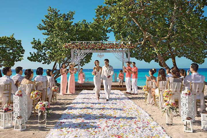 LoveTrips Destination Wedding