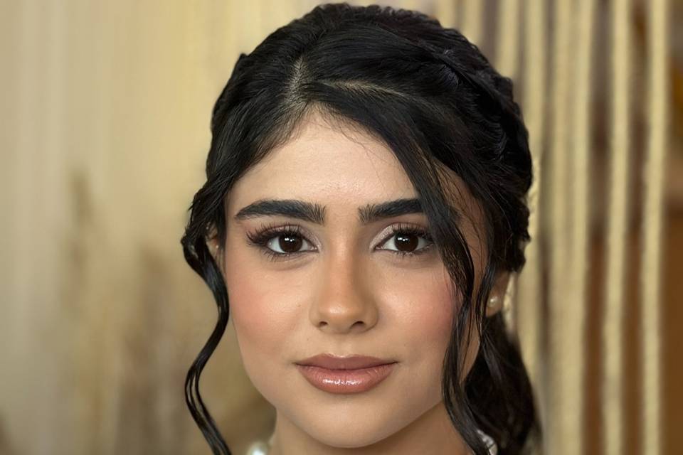 Combo de Penteado e Maquiagem