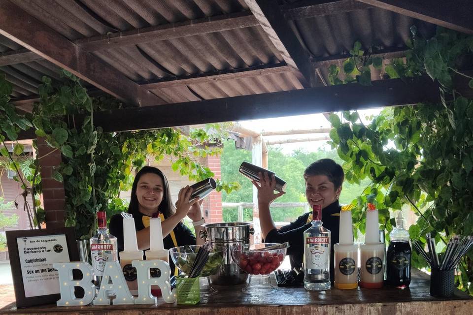 Bartenders uniformizados