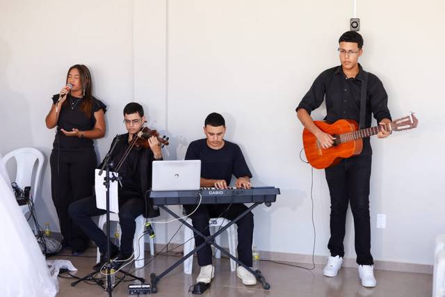Piano, Violino, Violão e Vocal