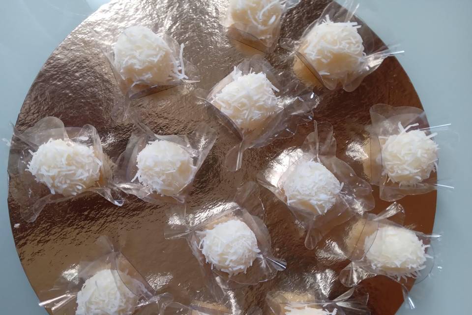 Beijinhos de coco