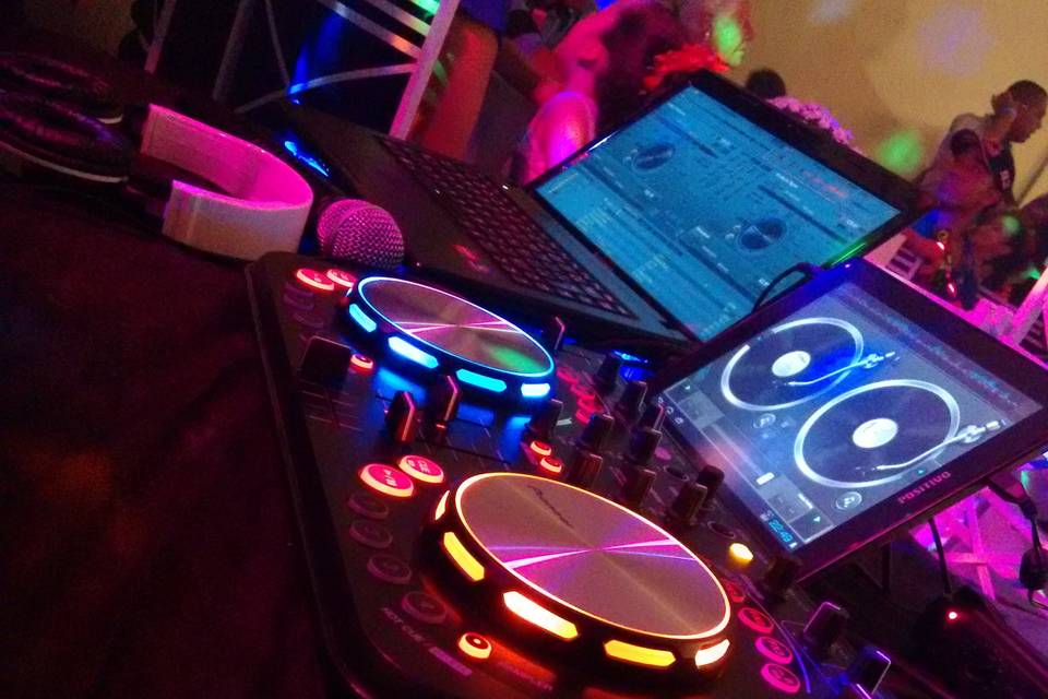 Mesa DJ Rapel