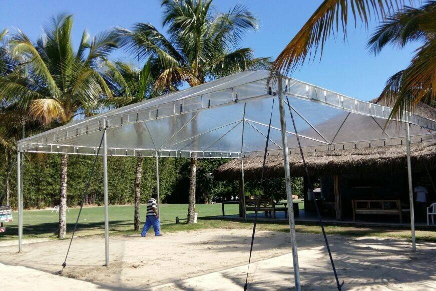 Tenda com lona cristal