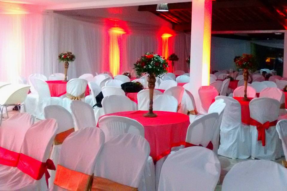 Decoração em vermelho e branco