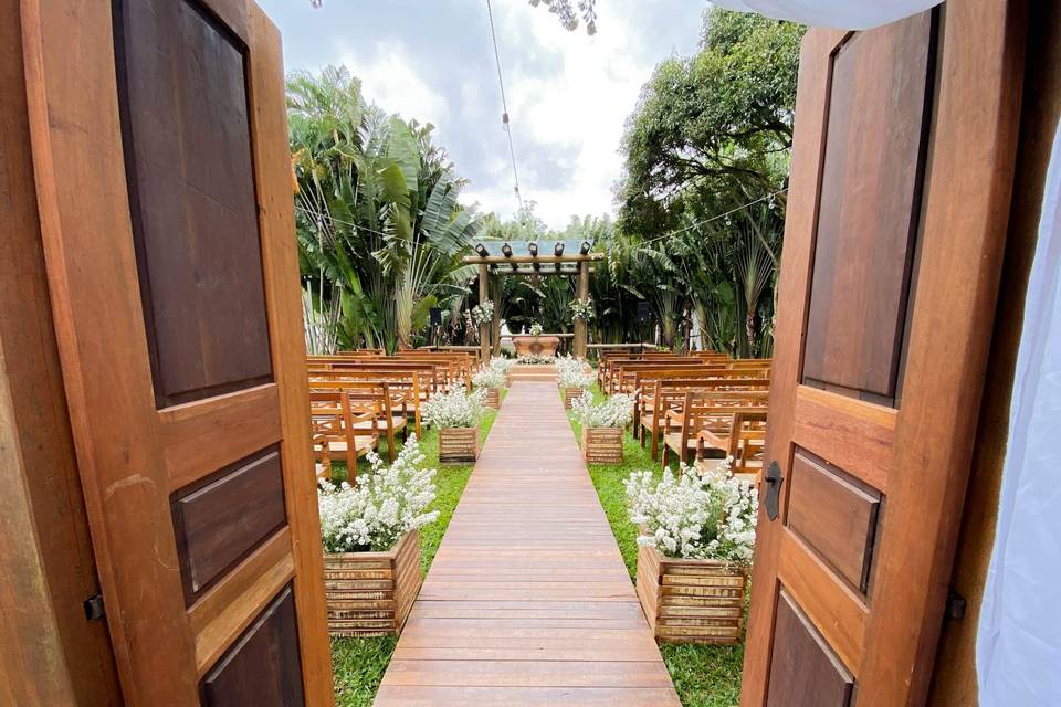 Cerimônia com portal da noiva