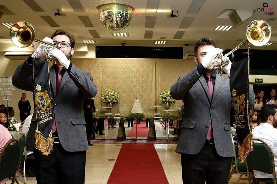 Os trompetes.