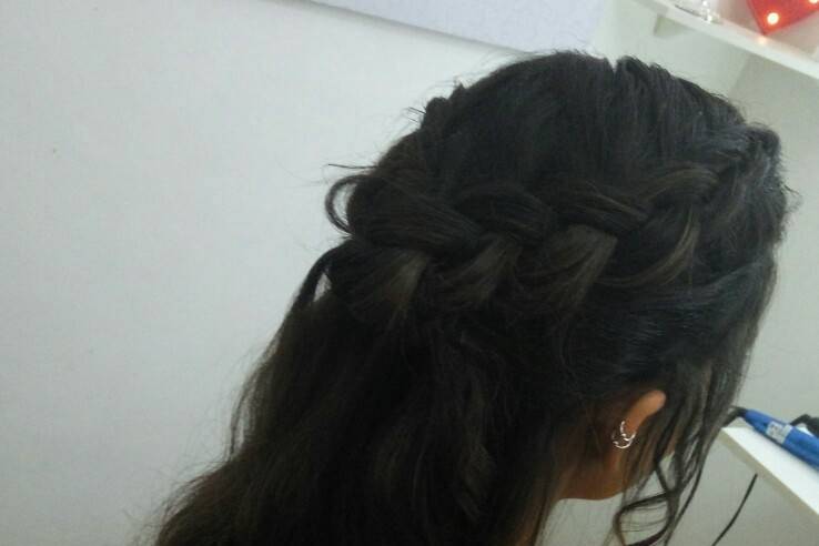 Penteado solto com trança