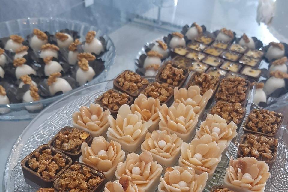 Pralinés e caixinhas de flor
