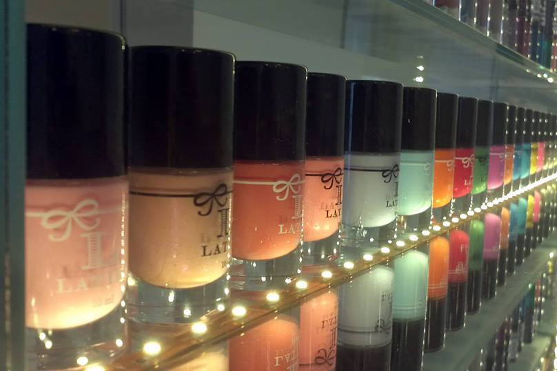 Maravilhosa vitrine de esmalte