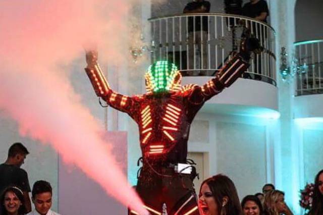 Robô de Led Com Bazuca de Co2