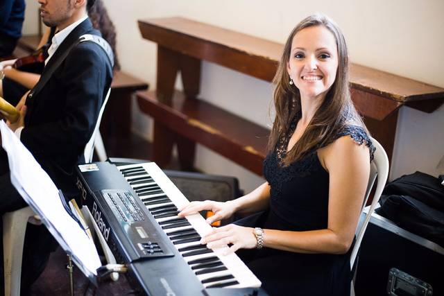 Tecladista Renata Cunha