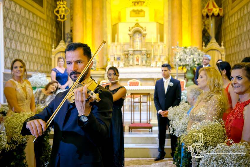 Cortejo de flauta e violino