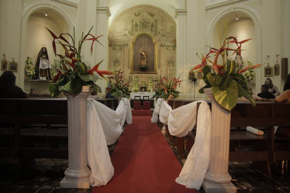 Igreja flores tropicais