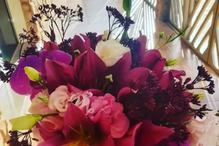 Buquets com flores tropicais