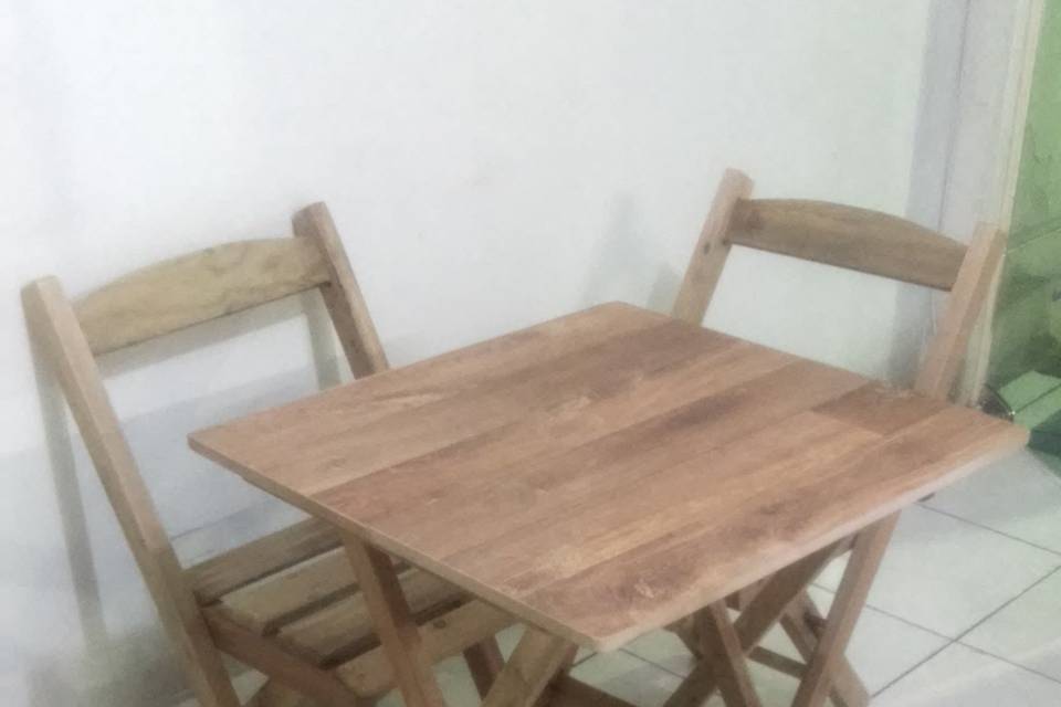 Jogo de mesa em madeira natura