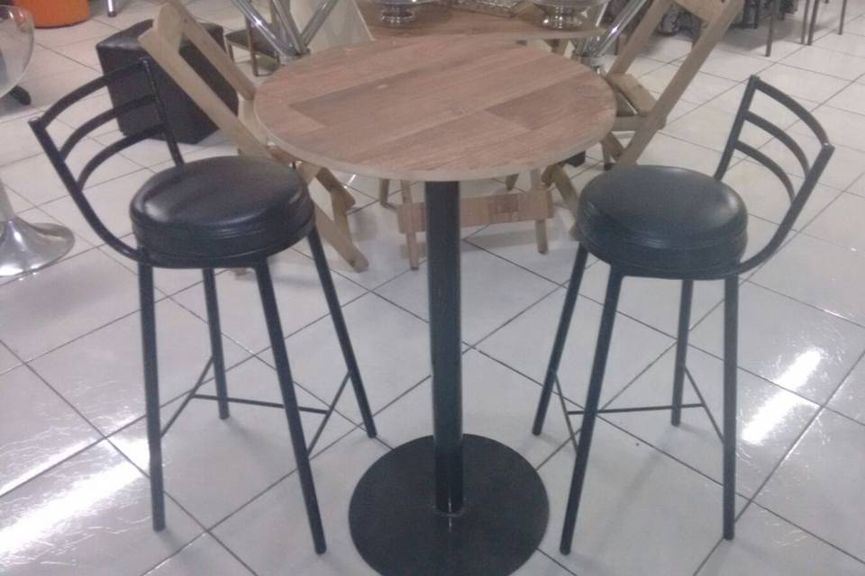 Mesa bistrô em madeira