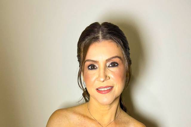 Maquiagem para mãe de formanda