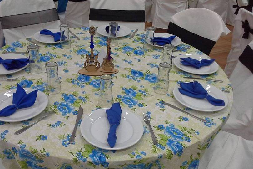 Mesa com Louças