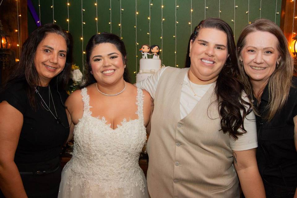 Larissa & Hellen