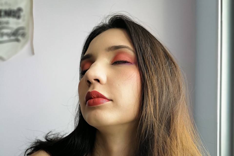 Maquiagem fresh com tons coral