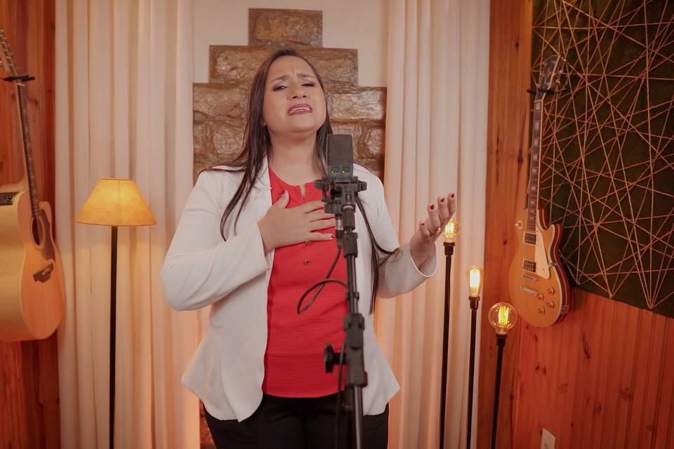 A EMOÇÃO DA VOZ FEMININA