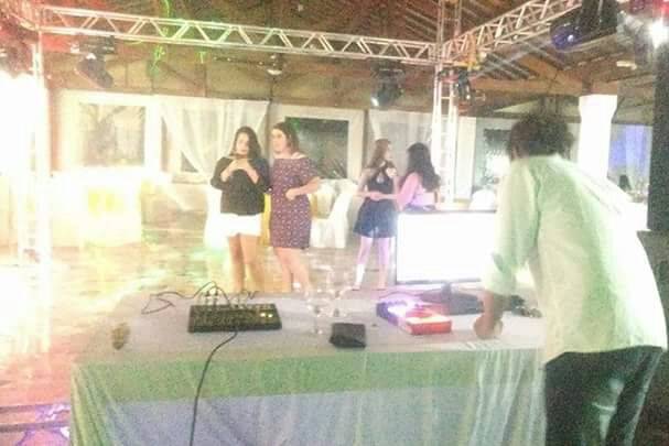 Dj tocando so as melhores