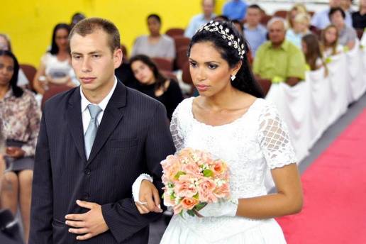 Noivos se casando