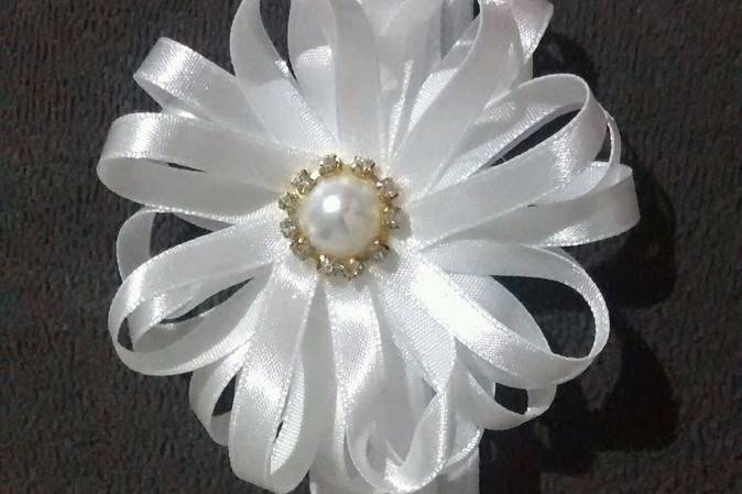 Tiara com laço de flor