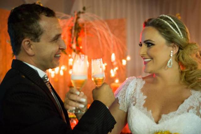 Noiva e noivo de brinde