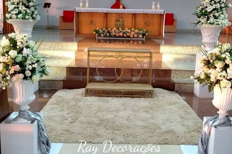 Altar em tons branco