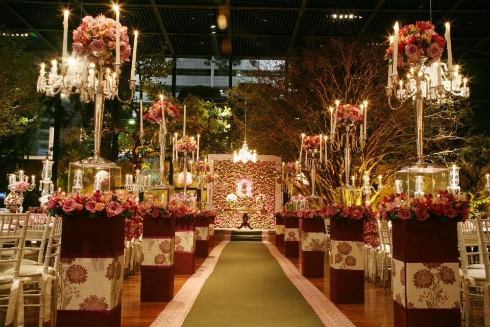 Cerimônia com velas e flores