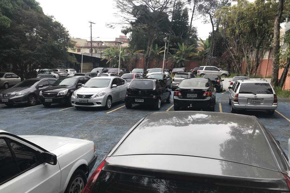 Estacionamento para 100 carros