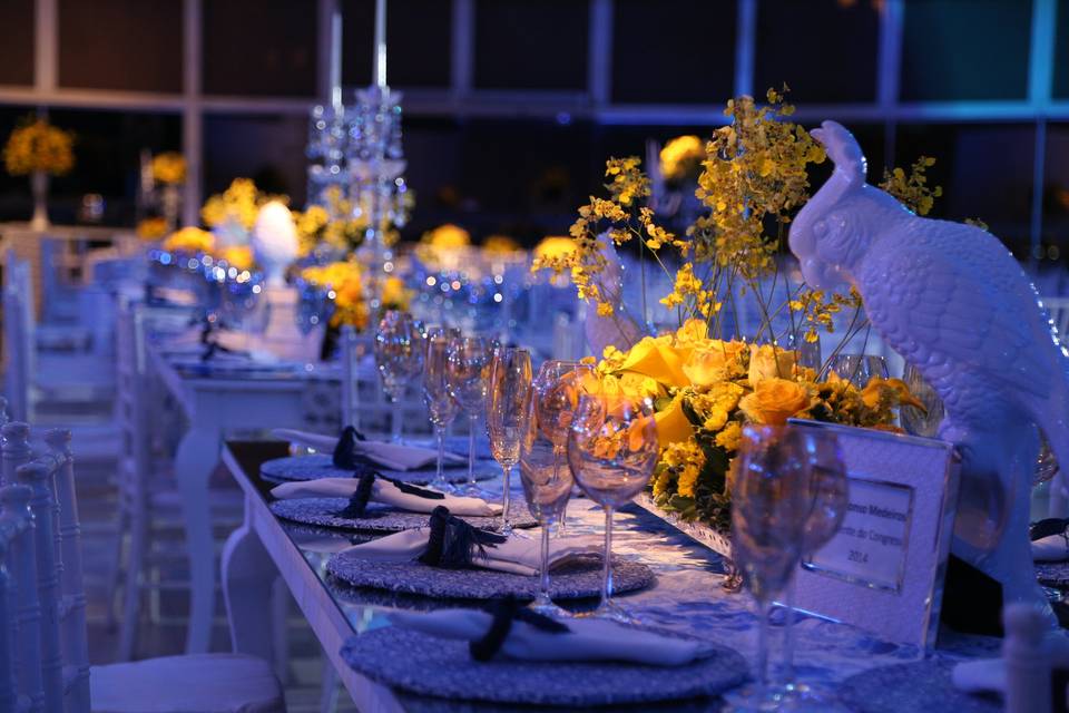 Estilo vibrante amarelo e azul
