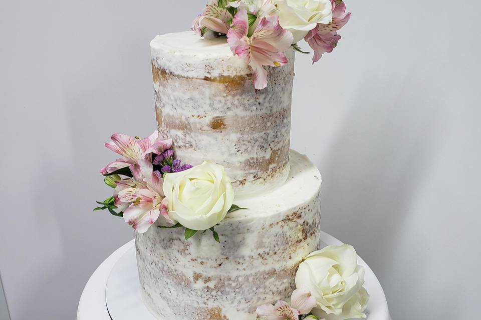 Semi naked cake