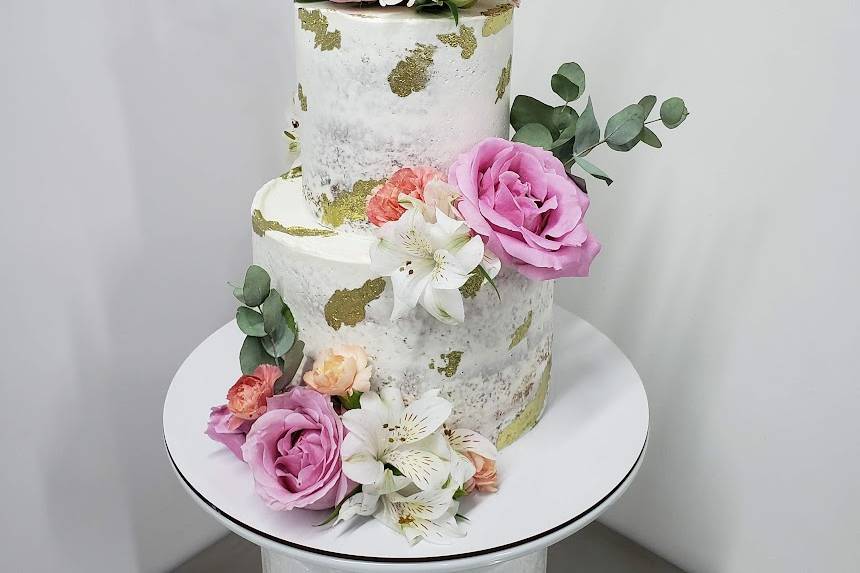 Semi naked cake