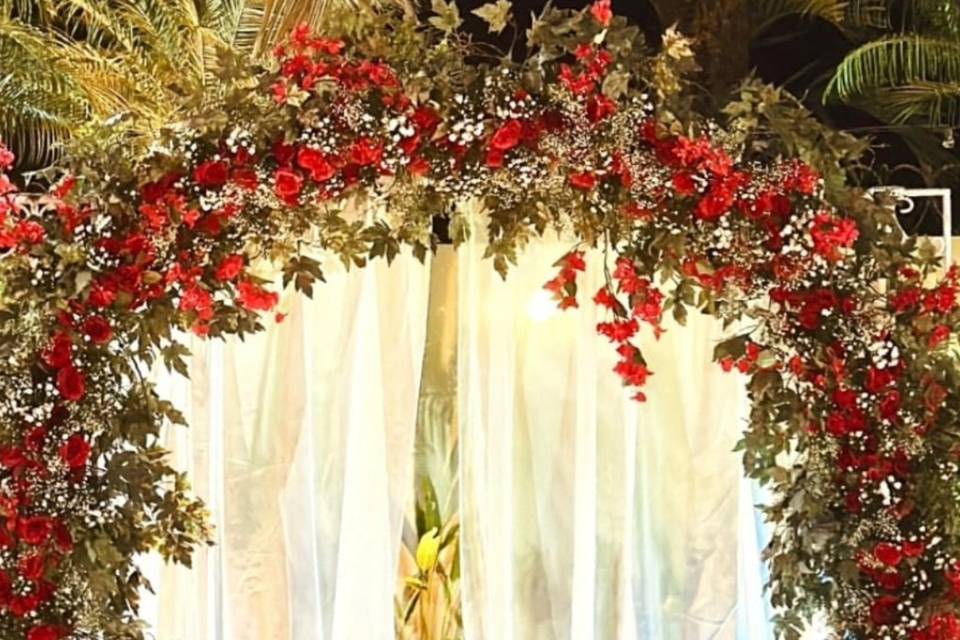 Arco de flor modelo com passag
