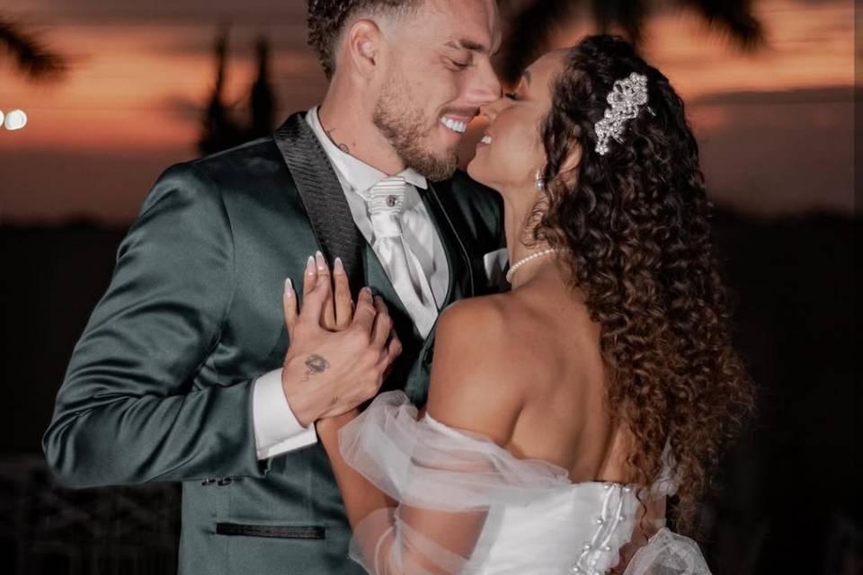 O pôr do sol testemunha o amor