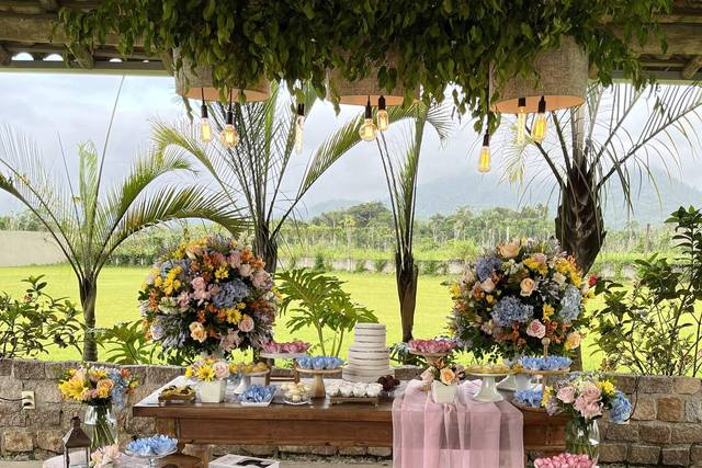 Mesa do bolo e doces