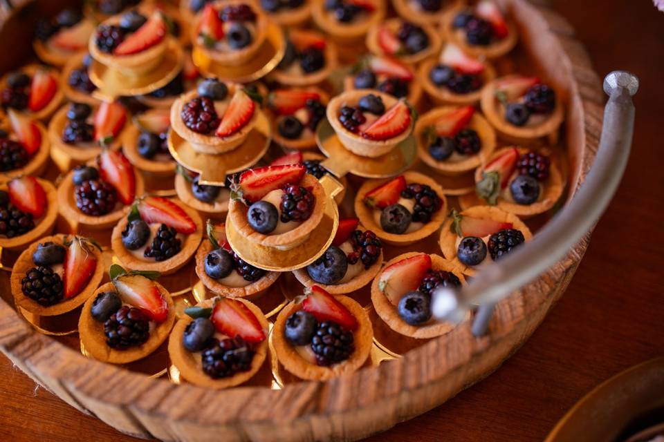 Mini torta de frutas silvestre