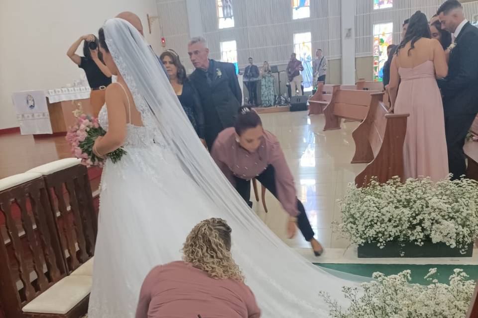 Cuidando dos detalhes da noiva