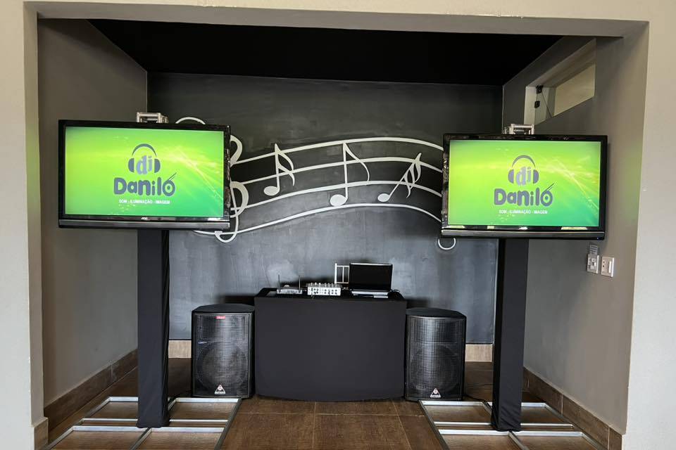 TVS com box truss e capa preta