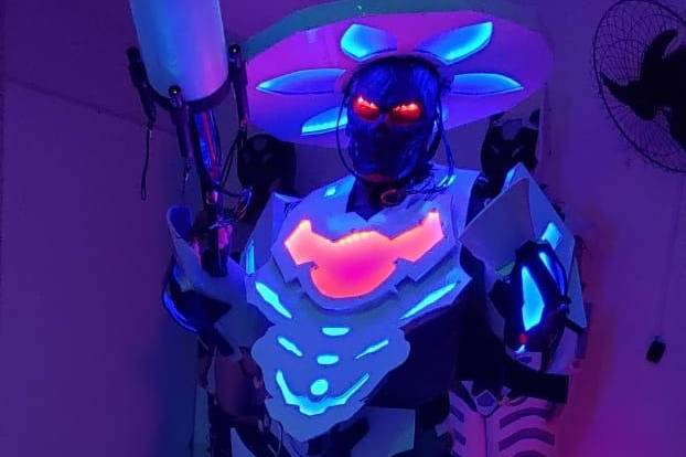 Robô com led azul