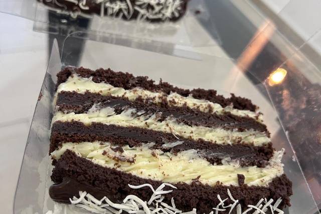 Slice cake prestigio