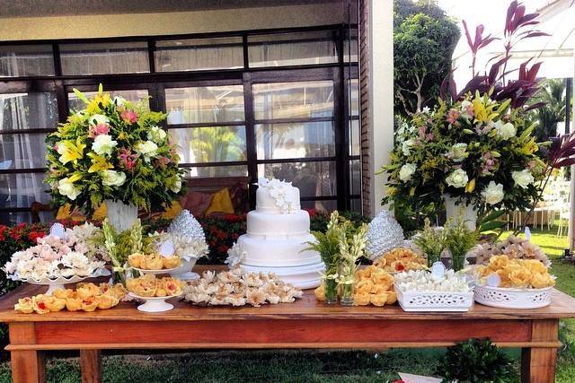 Mesa provençal ao ar livre