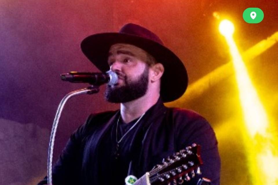 Cantor Victor Rocha