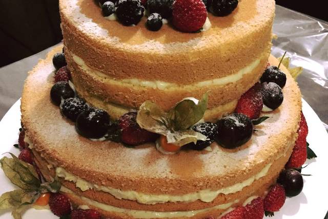 Nakedcake com frutas vermelhas