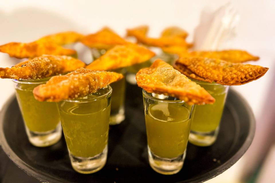 Caldo de cana com pastel