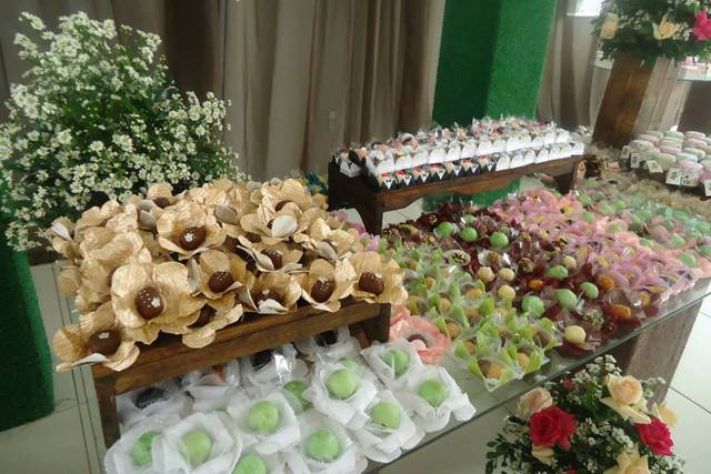 Doces e bolo